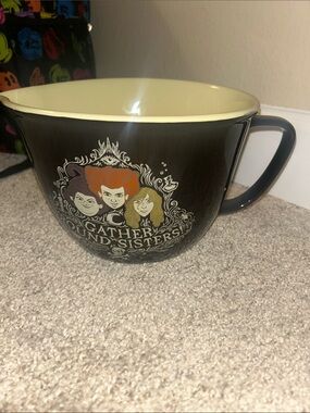 Disney  'Gather Round Sisters' Hocus Pocus mixing bowl